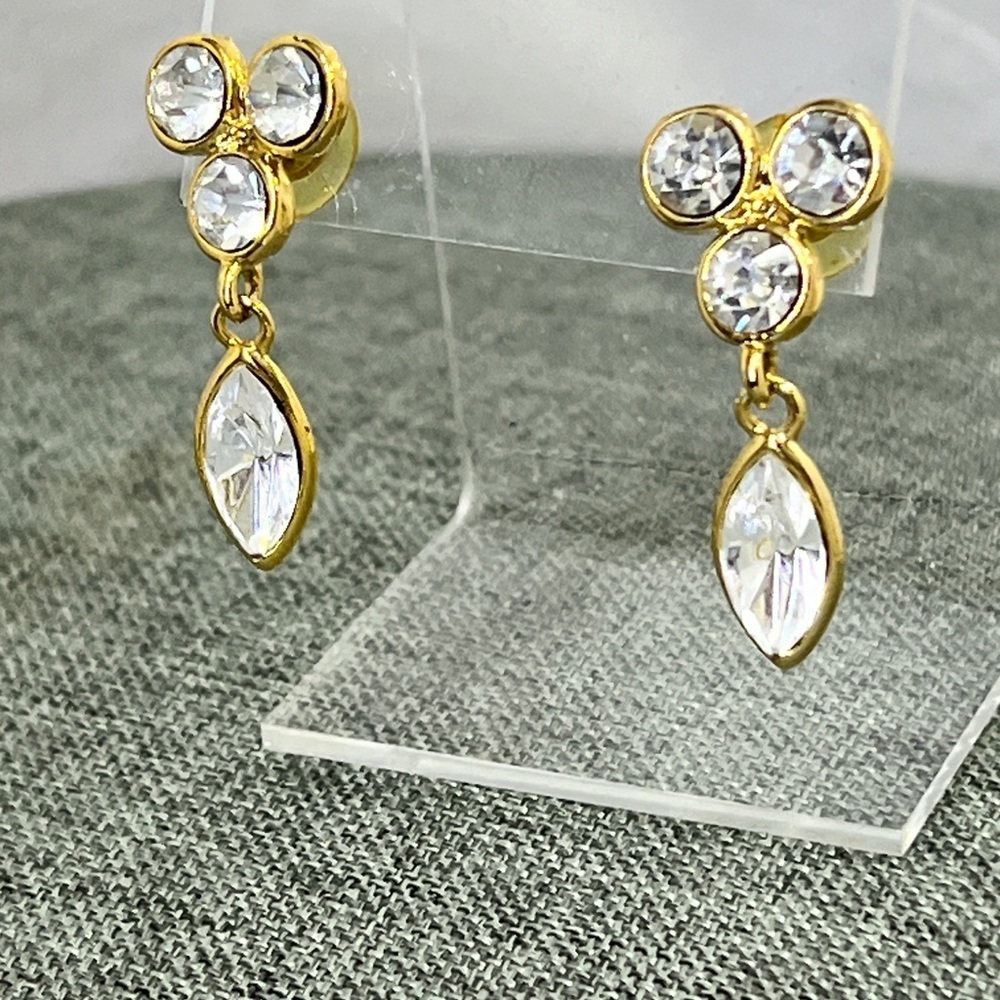 Cubic Zirconia Drop Earrings in 18k Gold-Plated...
Round and Marquise Cut☑️